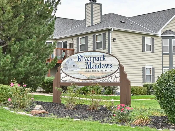 W240N2544 East Parkway Meadow CIRCLE #2, Pewaukee, WI 53072