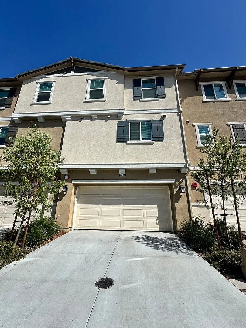 Modern, Energy-Efficient Tri-Level Townhome in Santee! — Photo 1