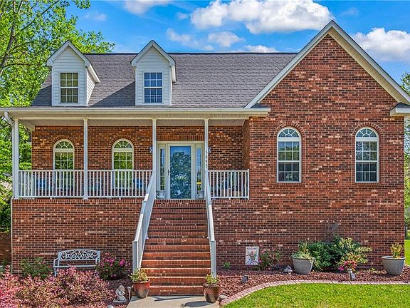 3rd image of 5095 Lake Garden Ct