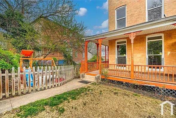 4 bed, 5000 sqft, $2,500 — Photo 2
