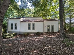906 Forestglen Dr, Winston Salem, NC 27103