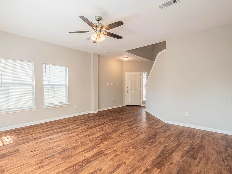10061 Sharpton Dr — Photo 3