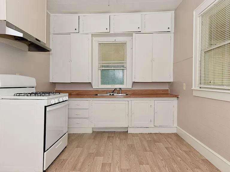 3814 Roberts St — Photo 9