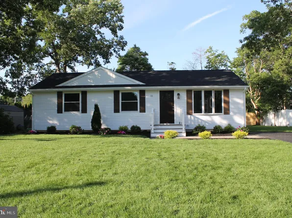 11 Admiral Ave, Manahawkin, NJ 08050