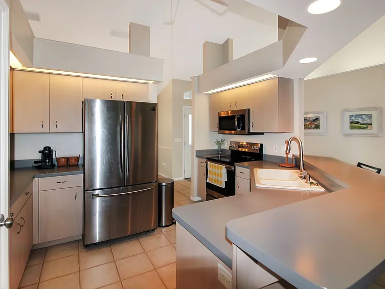 1180 Palmetto Dr — Photo 3