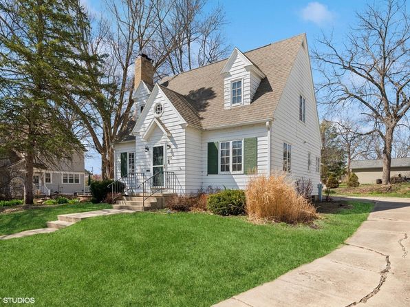 215 6th St NW, Waverly, IA 50677