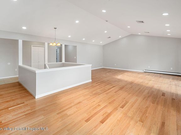 5th image of 200 Hinrichsen Heights Road