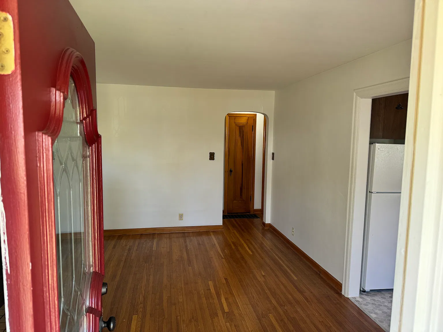 499 N Hague Ave — Photo 3