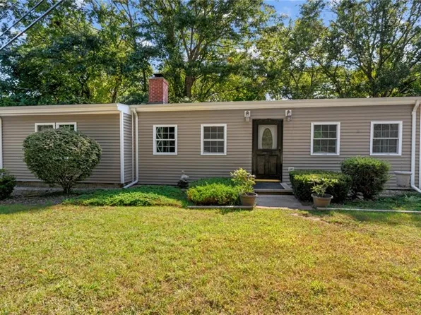 34 Airport Rd, Coventry, RI 02816