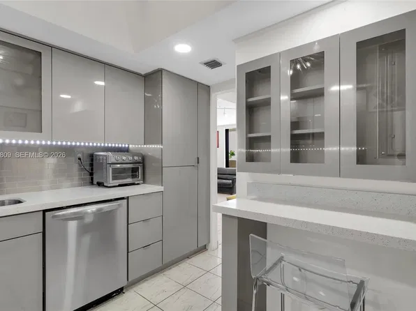 1623 Collins Ave APT 812, Miami Beach, FL 33139