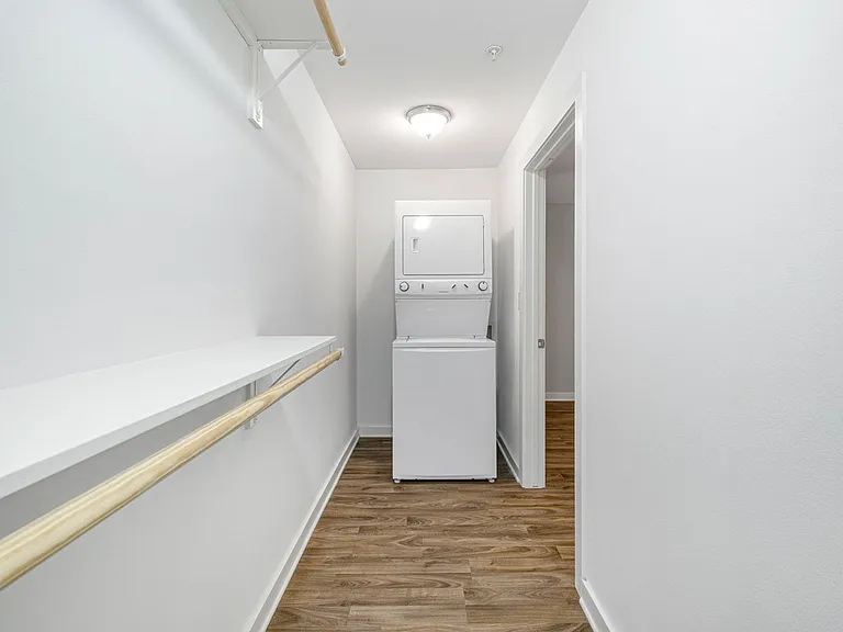 924 E 51st St #101 — Photo 13