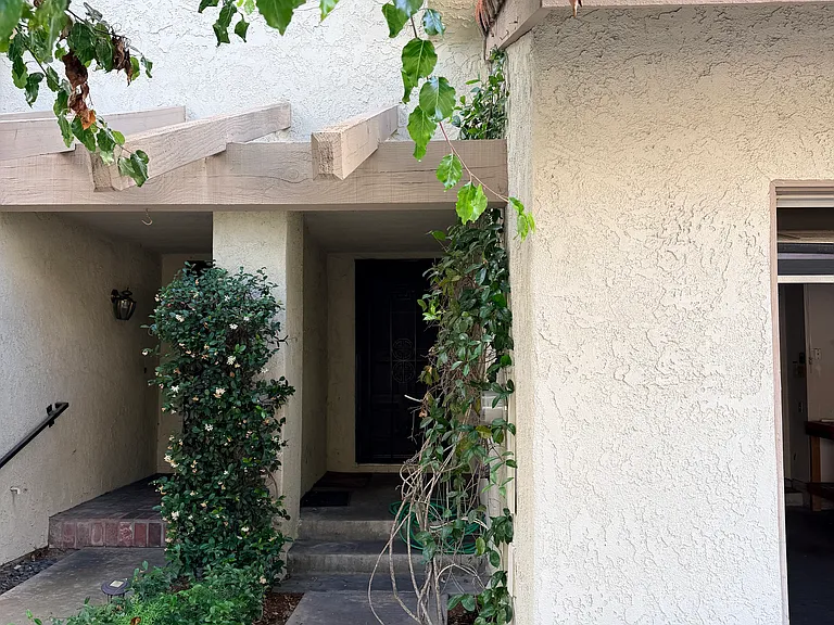 1016 Whitewater Dr — Photo 1