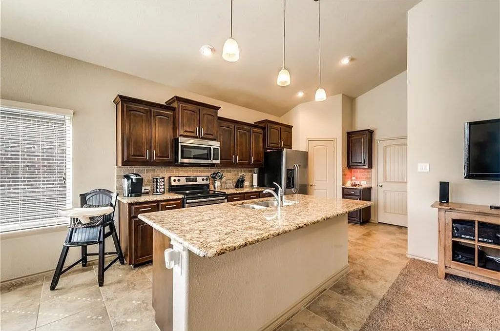 4 bed, 1793 sqft, $2,475 — Photo 3