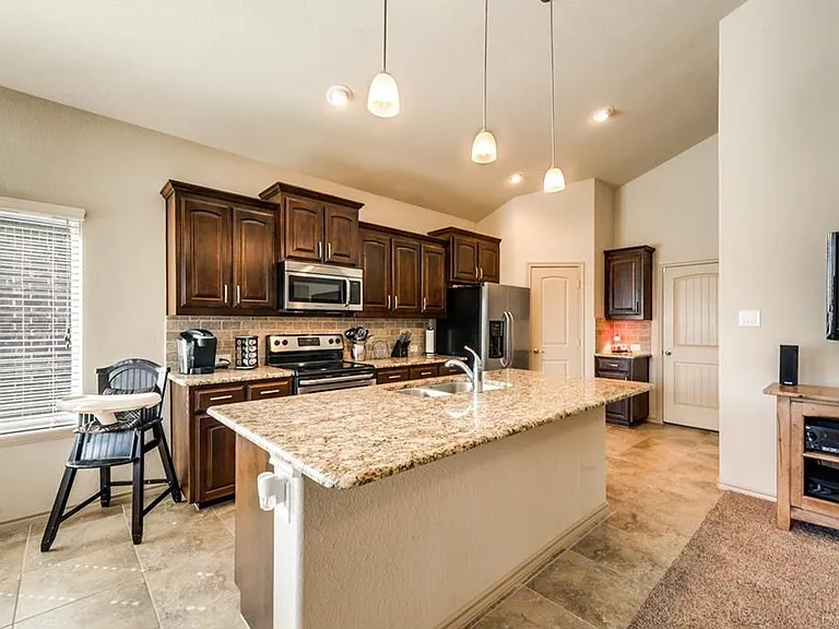 313 Delgany Trl — Photo 3