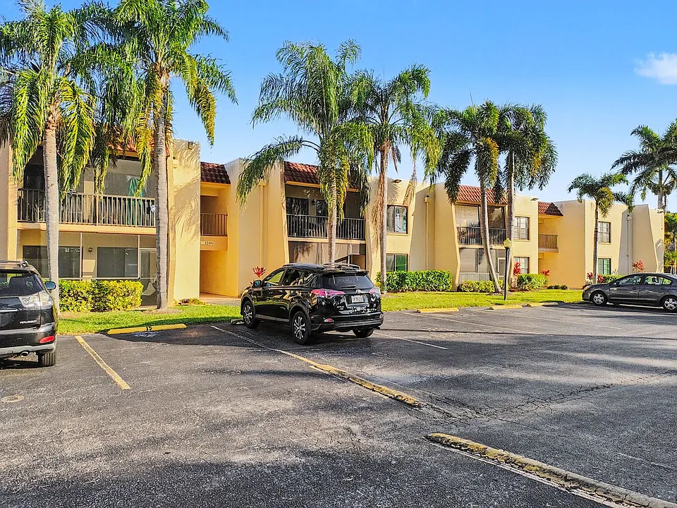 12471 McGregor Blvd #10-1