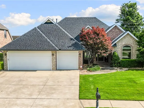 6604 W Braebourne Dr, Rogers, AR 72758