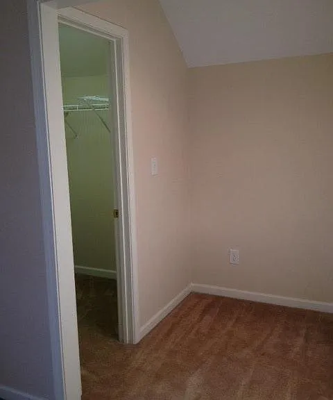 bdrm with extra nook and walkin closet