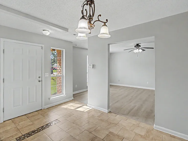 1651 Latham Ct — Photo 4