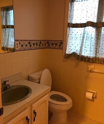 Full bathroom. New commode. Bathtub with shower head