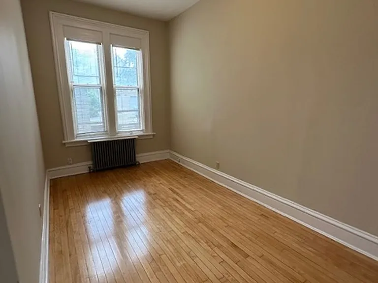 7/1 - $1545 2 BR, 1 BA with Heat, 3 blocks from UWM- 2943 N Bartlett — Photo 24