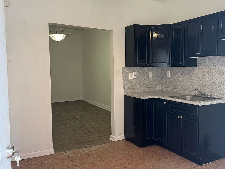 3056 Richmond St #11
