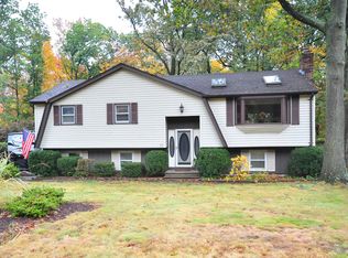 25 Fleetwood Dr, Plainville, CT 06062