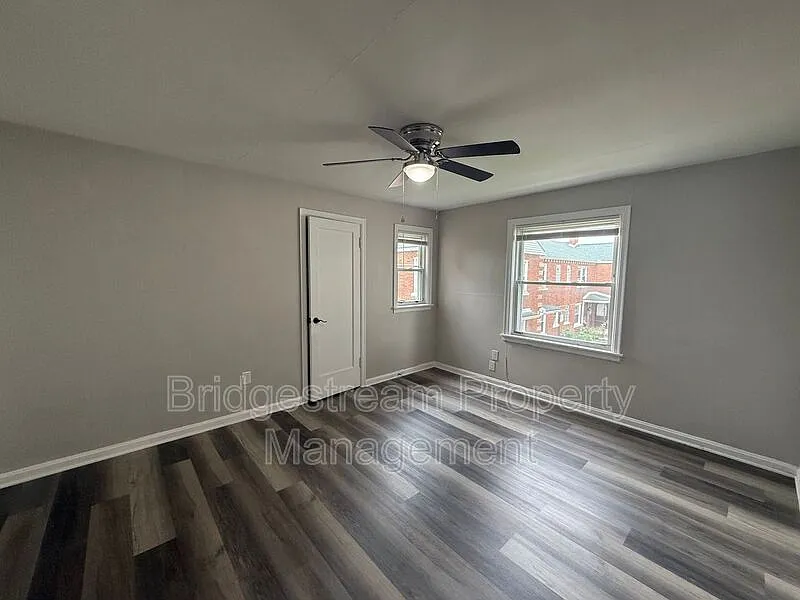 1 bed, 1.0 bath, 550 sqft, $850 — Photo 2