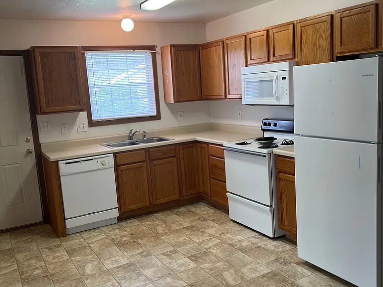 2626 E Oakbrook Dr #A — Photo 9
