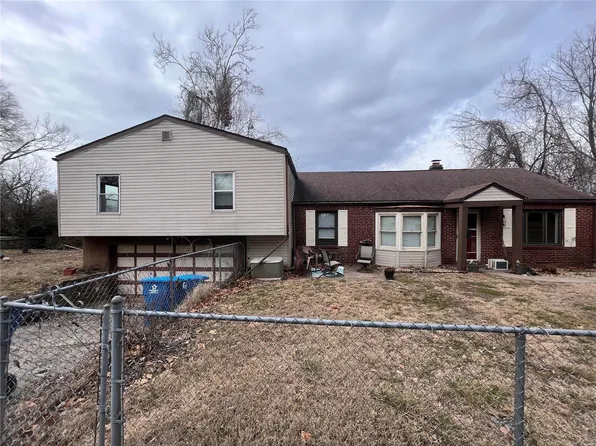 15 N Crown Dr, Collinsville, IL 62234