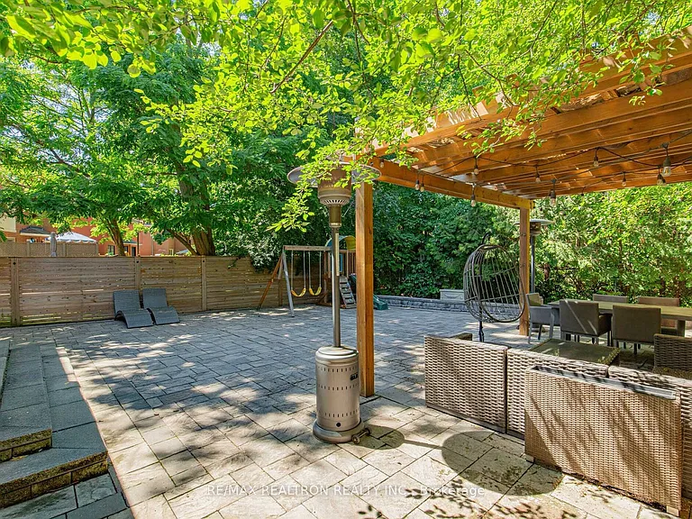 210 Westmount Blvd — Photo 35