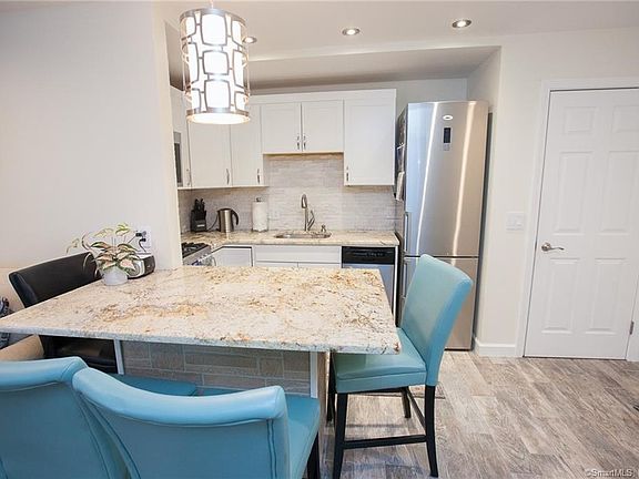 2nd image of 126 Biruta St APT B4