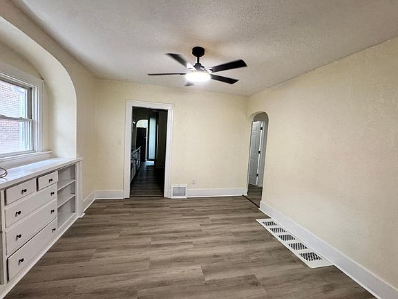 5th image of 2149 Alvin St