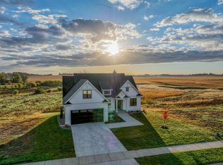 610 Field Point St, Roberts, WI 54023