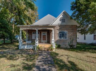 718 E Broadway St, Monett, MO 65708