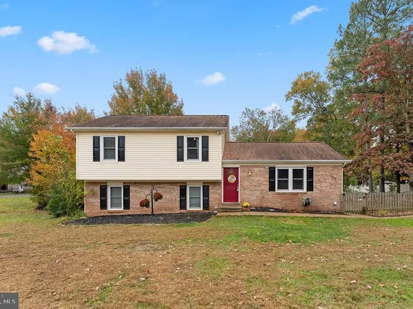 909 Stonewall Ln, Fredericksburg, VA 22407