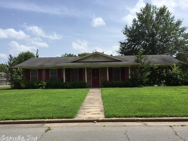 1st image of 2400 Forest Knoll Dr