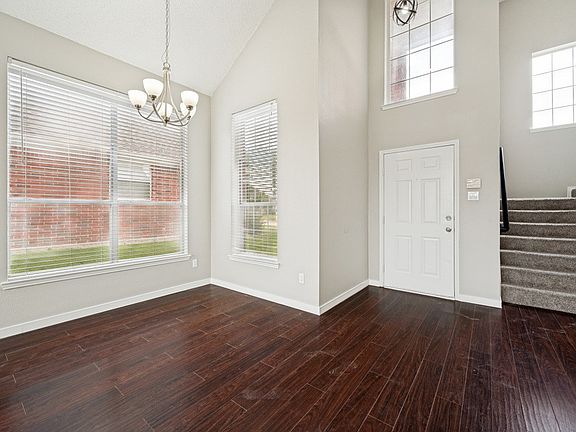 3rd image of 3933 Windford Dr