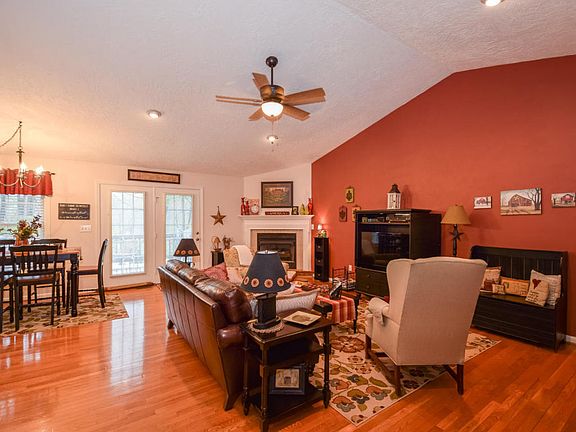 3rd image of 516 Teresa Ln