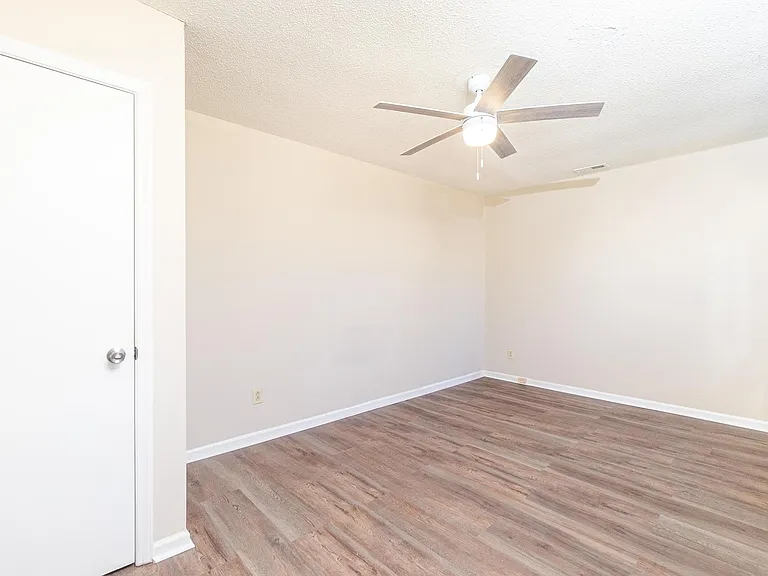 106 N Tunstall Ave — Photo 32