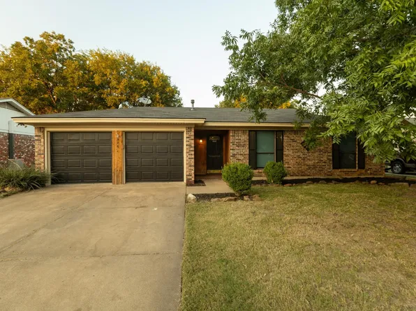 546 NW Barbara Ln, Burleson, TX 76028