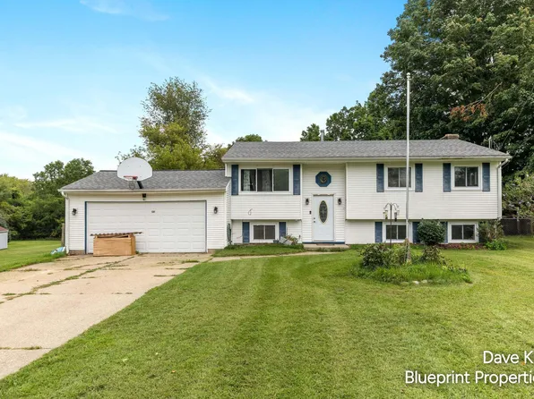 131 Manor Dr, Middleville, MI 49333