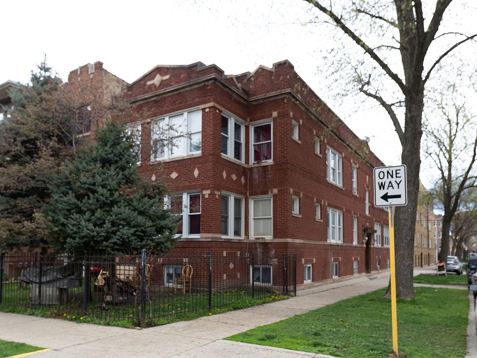 1st image of 3518 W Ainslie St #2A