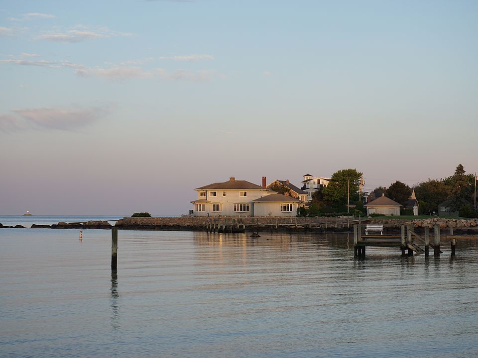 2nd image of 205 S Shore Ave