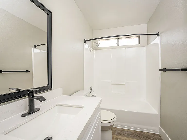 535 N Hobart Blvd — Photo 22