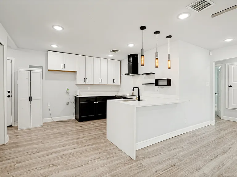 1301 Cardinal St — Photo 8