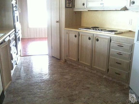 4th image of 445 Gaviota Pl