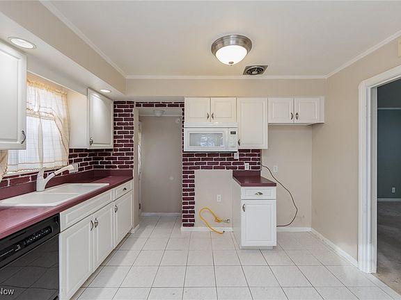 3rd image of 23492 Clifford Dr