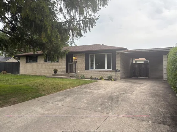 12102 Evergreen Dr, Tecumseh, ON N8N 1G9