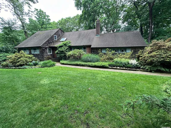 29 Surry Hill Place, Huntington, NY 11743