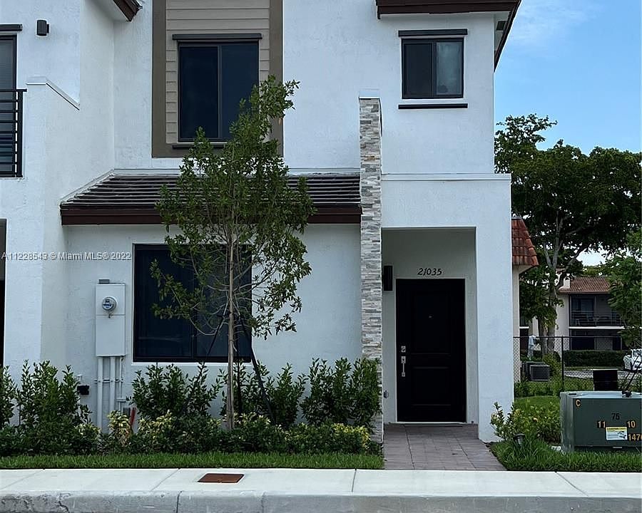 1st image of 21035 NE 8th Ave #21035